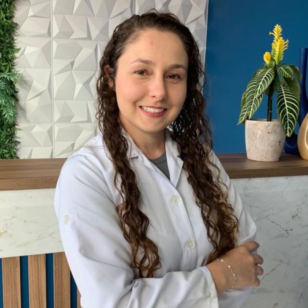 Fabíola, fisioterapeuta responsável pelas aulas do Destrave-se